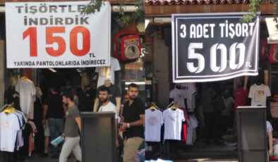 Tepki toplayan reklam afişi kaldırıldı, yenisi asıldı