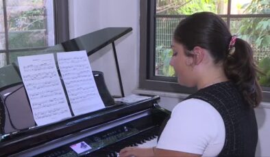 12 yaşındaki piyanist bir yılda iki dünya birinciliği elde etti