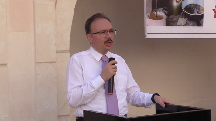 Siirt’te çiftçilere üzüm sıkma makinesi dağıtıldı