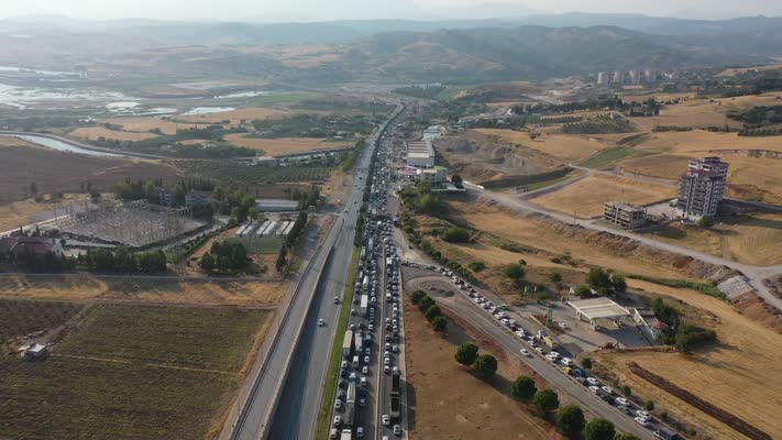 9 aracın karıştığı zincirleme trafik kazasında 7 kişi yaralandı