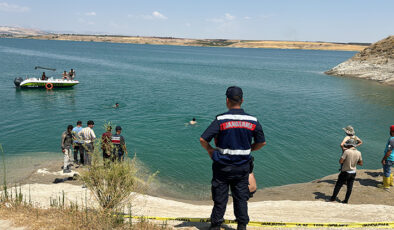 Adıyaman’da baraj gölüne giren 2 kardeşten biri boğuldu