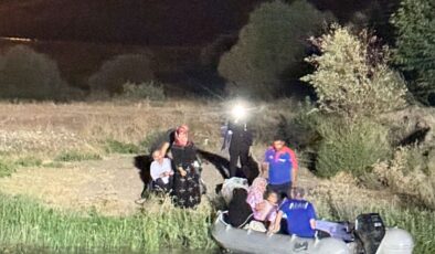 Dicle Nehri’nde mahsur kalan 9 kişilik aile kurtarıldı