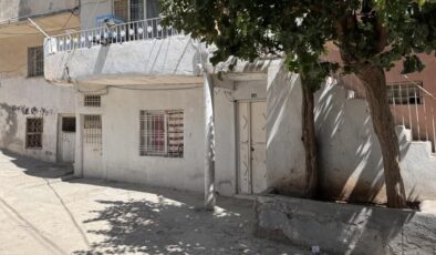 Mardin’de elleri kolları bağlı bulunan çocuğun anne ve babası tutuklandı