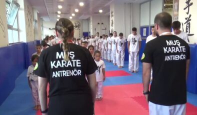 Antrenör çift, geleceğin karate şampiyonlarını yetiştiriyor