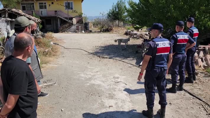 Bağlandığı kamyonetin peşinde sürüklenen köpek tedaviye alındı