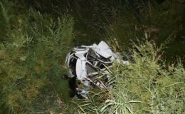 Otomobil dere yatağına devrildi,sürücüsü yaşamını yitirdi