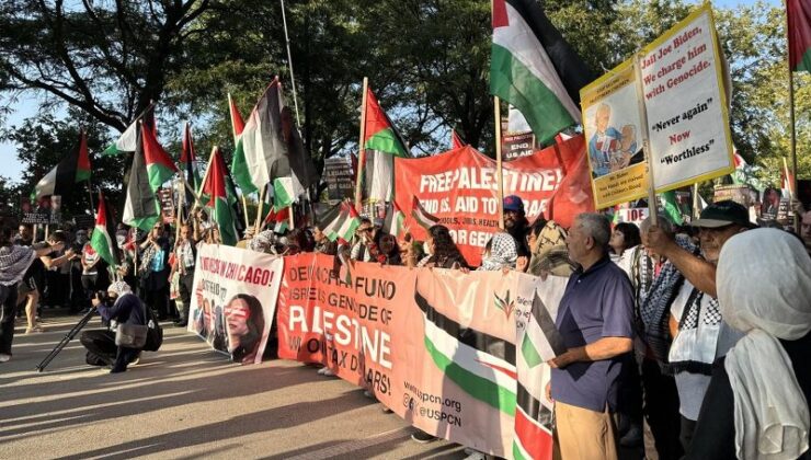 Binlerce protestocu, Demokrat Parti kongresini hedef aldı