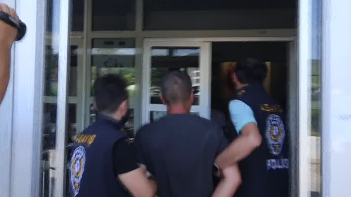 Bir kişi, tartıştığı eşini bıçaklayarak öldürdüğü iddiasıyla tutuklandı