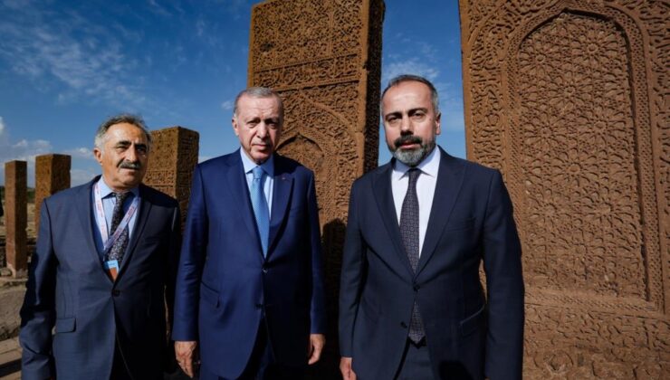 Cumhurbaşkanı Erdoğan, Ahlat kazı alanını ziyaret etti