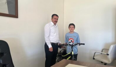 Dicle Kaymakamlığı LGS sınavında dereceye giren öğrencileri ödüllendirdi