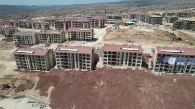 Depremin etkilediği Besni’de kalıcı konutların yapımı sürüyor