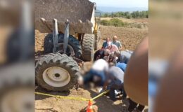 Devrilen traktör sürücüsünün acı sonu