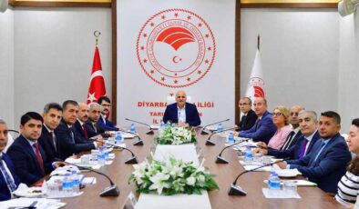 Diyarbakır Valisi Zorluoğlu, Tarım ve Orman İl Müdürlüğünü ziyaret etti