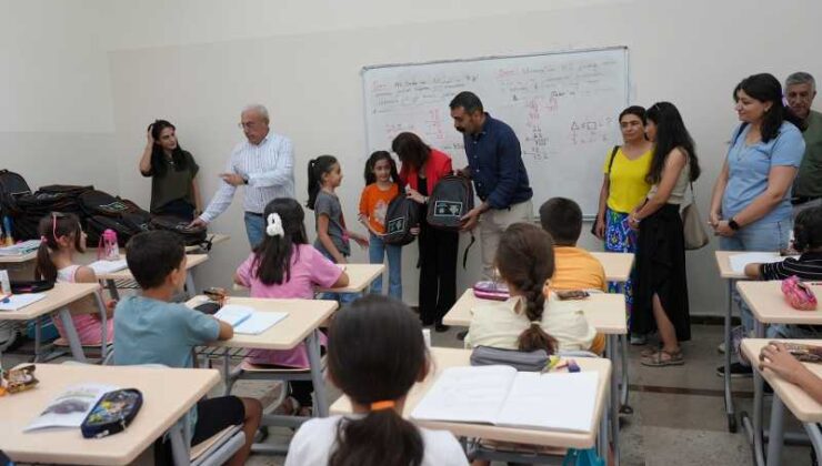 Diyarbakır’da kırtasiye malzemesi dağıtımı yapıldı