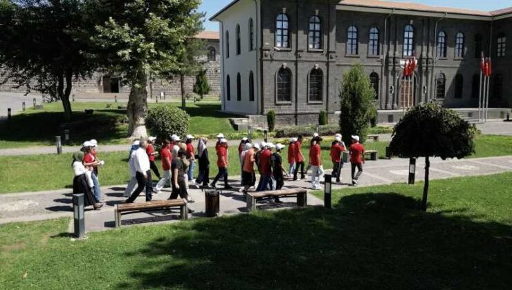 Diyarbakır’da öğrencilere tarihi yerler gezisi