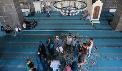 Diyarbakır’da rehber, 14 kişiyi müslüman etti
