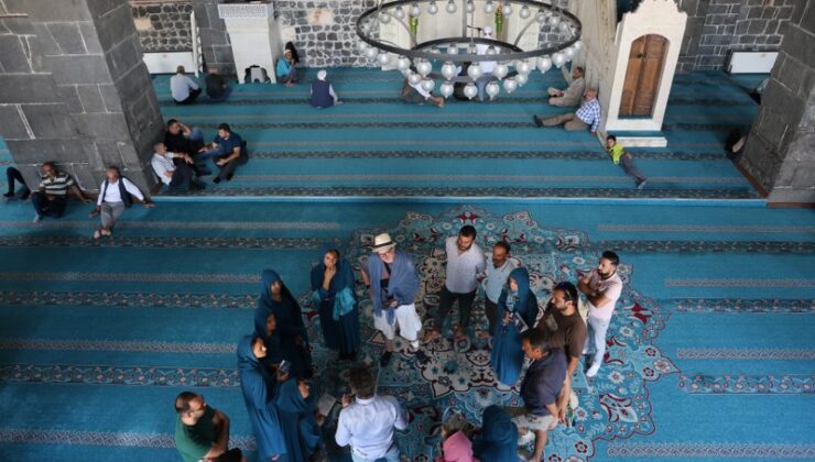 Diyarbakır’da rehber, 14 kişiyi müslüman etti