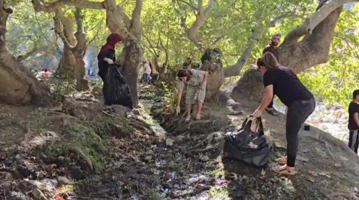 Doktorlar mıntıka temizliği yaptı