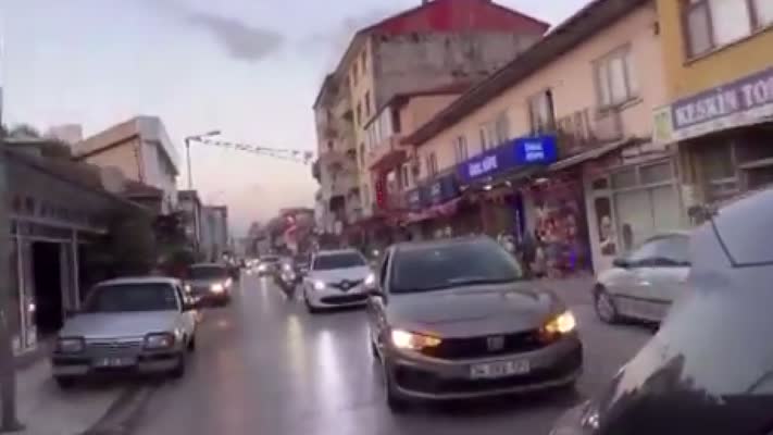 Düğün konvoyunda drift atan sürücünün ehliyetine el konuldu