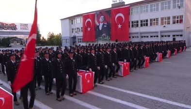 Eğitimini tamamlayan 276 kadın polis adayı mezun oldu
