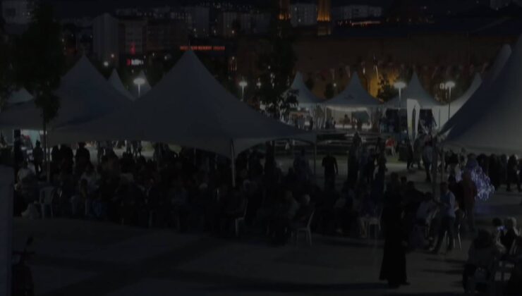 Erzurum Kültür Yolu Festivali geceleri canlandırıyor