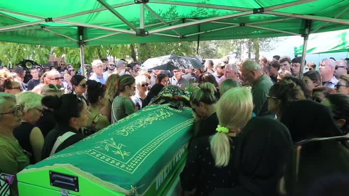 Eşi tarafından öldürülen kadın, düzenlenen törenle toprağa verildi