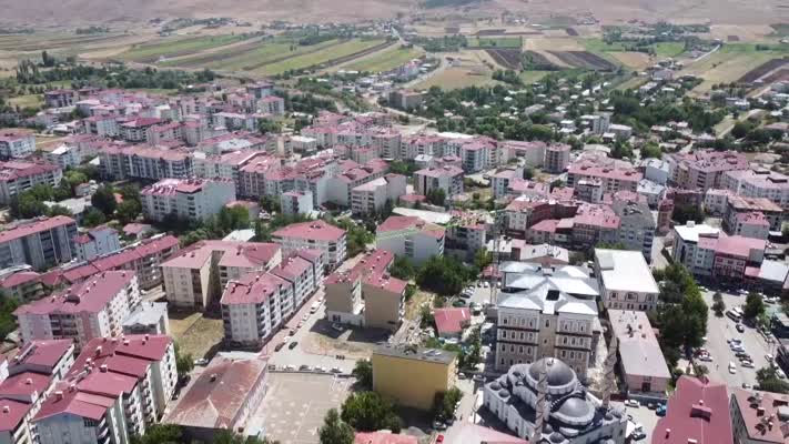 Gurbetçiler, Karakoçan’ı canlandırıyor