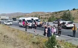 İki aracın çarpışması sonucu 3 kişi öldü, 4 kişi yaralandı