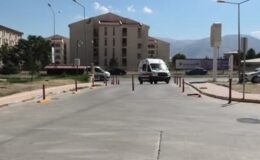 İki aracın çarpıştığı kazada 4 kişi öldü, 2 kişi yaralandı