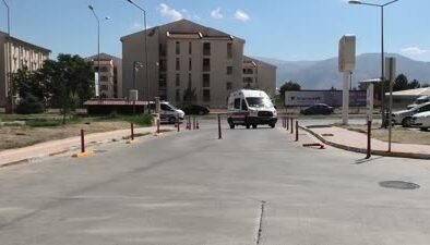 İki aracın çarpıştığı kazada 4 kişi öldü, 2 kişi yaralandı