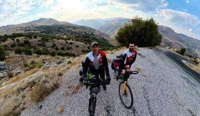 İki öğretmen bisikletle 5 günde 450 kilometre yaptı