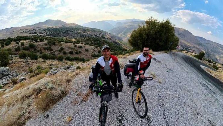 İki öğretmen bisikletle 5 günde 450 kilometre yaptı
