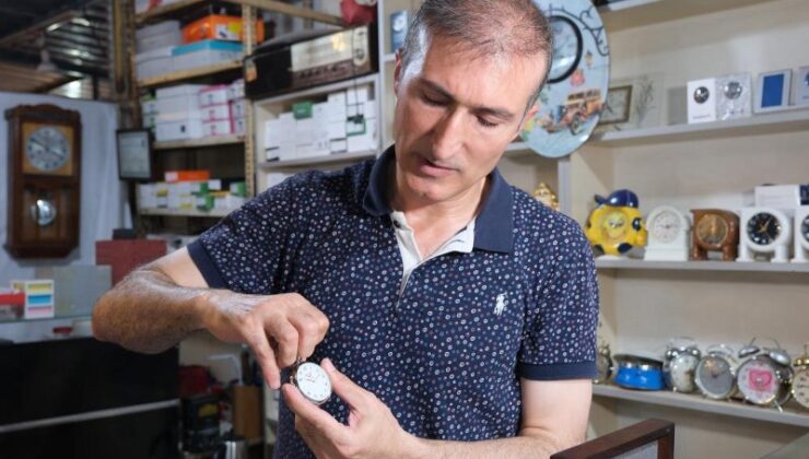 İnternetten öğrendiği saat tamiri için sağlık teknikerliğini bıraktı