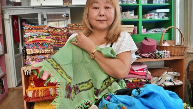 Japon yazar, Türk iğne oyasına hayran kaldı, 3 bin parça biriktirdi
