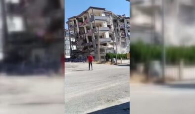Kahramanmaraş’ta ağır hasarlı binalar yıkılıyor