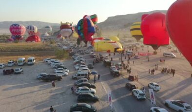 Kapadokya’da figürlü sıcak hava balonları gökyüzünü şenlendirdi