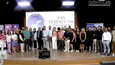 Kapalı yöntemle yapılan rahim ameliyatlarını 70 doktor canlı yayında izledi