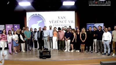 Kapalı yöntemle yapılan rahim ameliyatlarını 70 doktor canlı yayında izledi