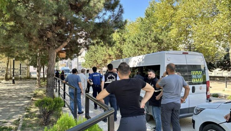 Korku dolu anlar, sokak ortasında etrafa ateş açtı