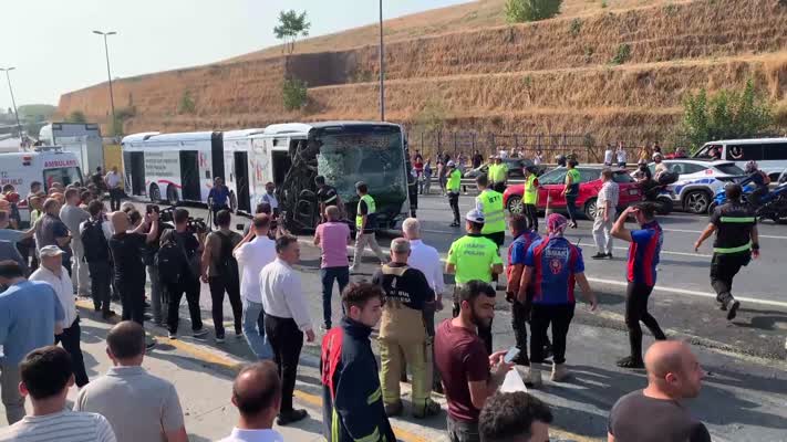 Metrobüs kazası: Küçükçekmece’de 3’ü ağır 10 yaralı