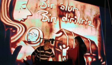 Kum sanatçısı köylü, kum tanecikleri ile tarihi canlandırdı