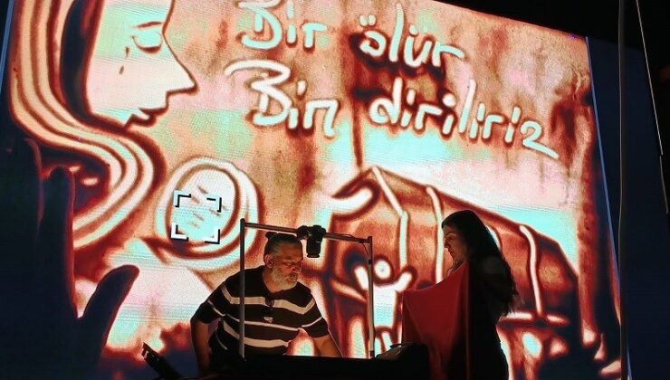 Kum sanatçısı köylü, kum tanecikleri ile tarihi canlandırdı