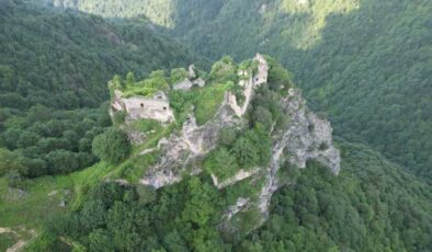 Kuştul manastırı zamanın izlerini taşıyor