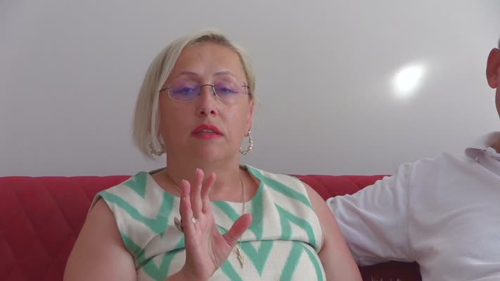 Lisede aynı sırayı paylaştığı 30 yıllık eşinin yüzünü böbreğiyle güldürdü