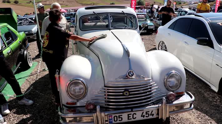 Modifiye araç tutkunları Samsun’da bir araya geldi