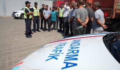Muş’ta 400 traktör römorkuna reflektör takıldı