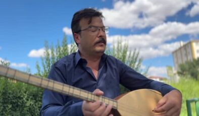 Müzisyen muhtar, bozlak kültürünü düğünlerde yaşatıyor