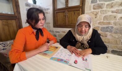 66 yaşında okuma-yazma hayalini gerçekleştirdi