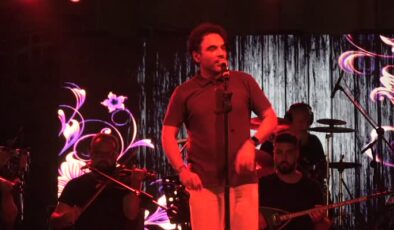 Oyuncu ve şarkıcı Uğur Aslan Hatay’da konser verdi