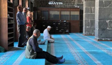 Peygamber Efendimiz’e yapılan hakarete Diyarbakır’dan tepki